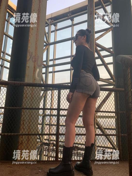 微密圈 - 不看会后悔，网盘里的粉色的猪陈佩奇泳衣写真值得每一秒！