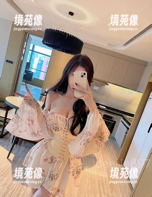脸红Dearie 微密圈 - 脸红Dearie的新照片,黑丝在车内的意外搭配,眼睛会停留哦