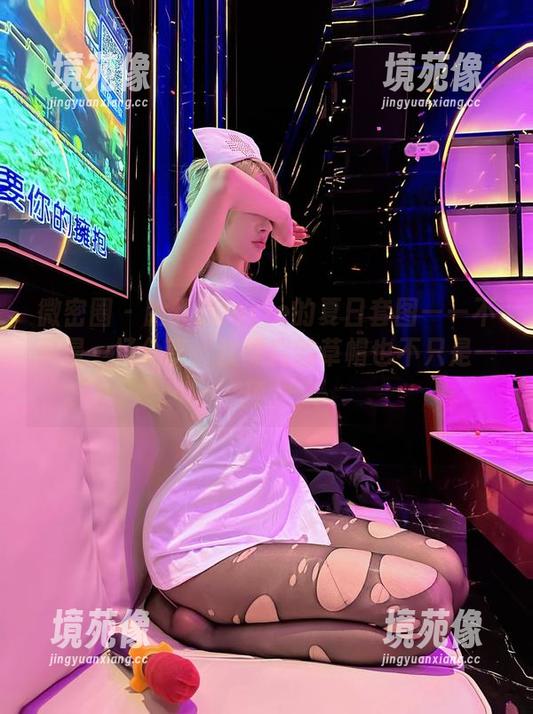 脸红Dearie 微密圈 - 脸红Dearie的夏日套图——不只是一场分享,就像我的草帽也不只是一顶。
