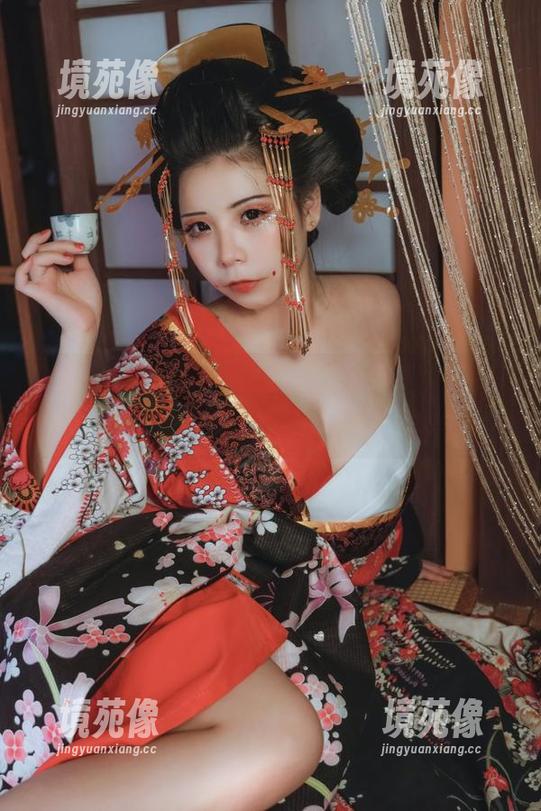 自闭颜球球的私拍我们无法拒绝，吊带的日常新发现！