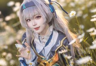 花柒Hana崩坏大片已更新，谁让星穹铁道如此让人流连忘返呢？