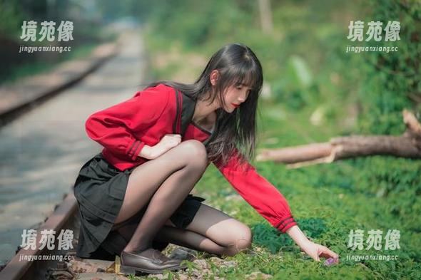 通往黑丝双人百合的路，西呱呀呀呀用图片踩出了新节奏。