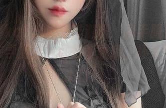 当阿薰kaOri与海洋邂逅：水手服照看得我想去学游泳，记得下载哦，坏天气没法出门！