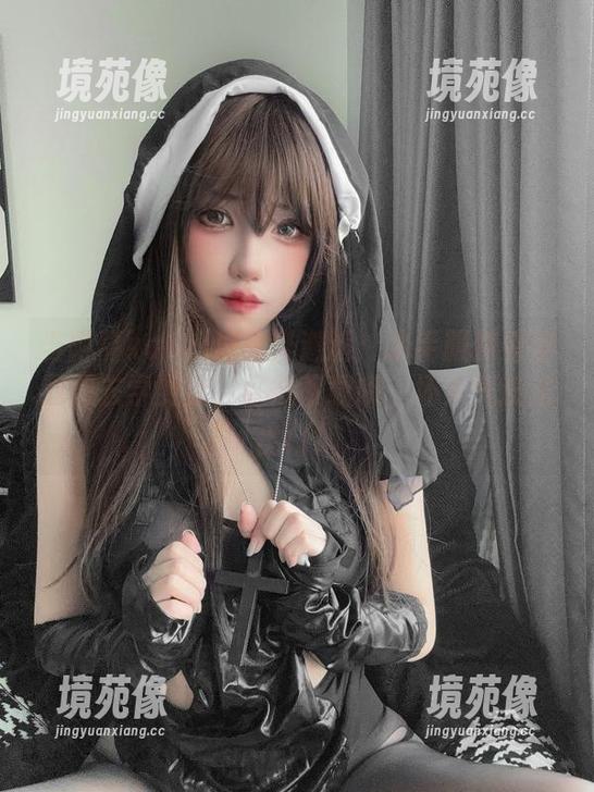 当阿薰kaOri与海洋邂逅：水手服照看得我想去学游泳，记得下载哦，坏天气没法出门！