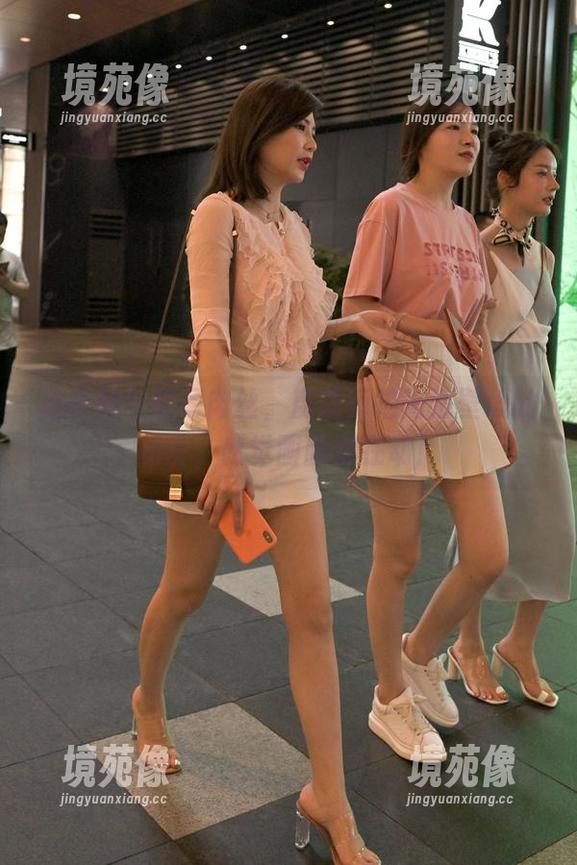 连身裤与超薄肉丝，魔镜街拍高清壁纸的秘密，感觉画面都在动！